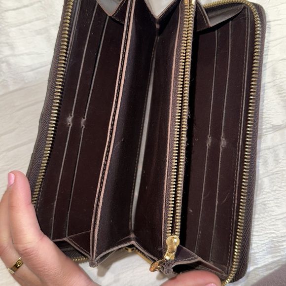 Louis Vuitton Purple Vernis Zippy Wallet - Picture 3 of 10